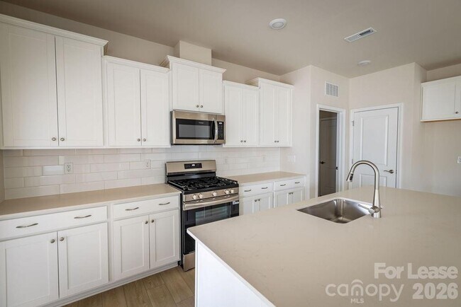 Building Photo - 1709 Heron Ct