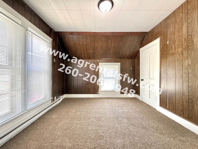 Building Photo - 2 Bedroom House