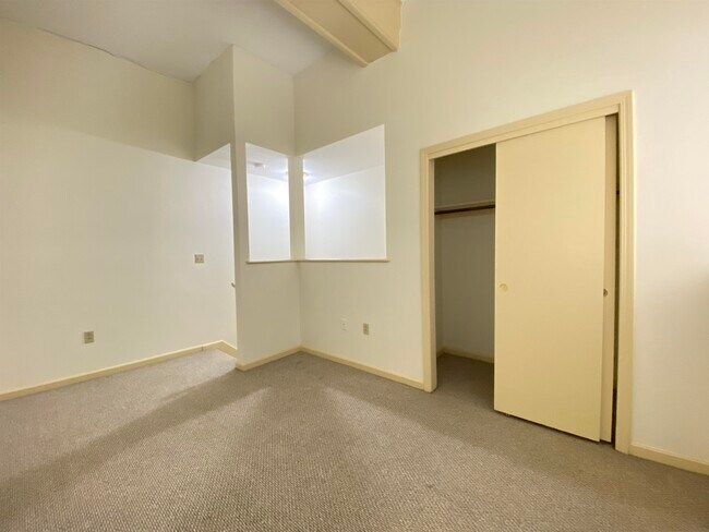 Building Photo - 521 Pine St