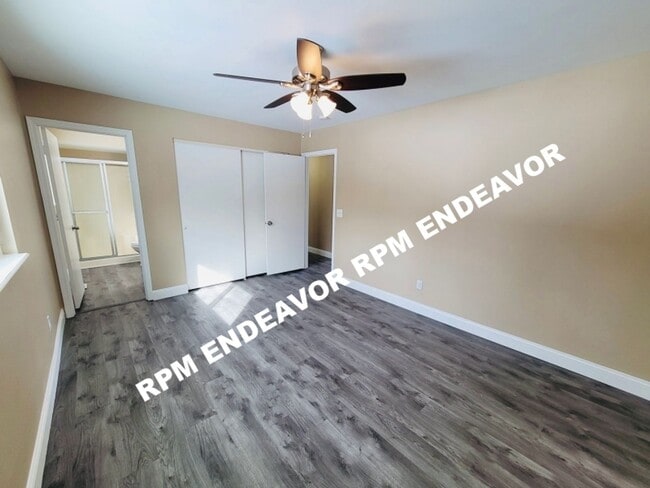 Building Photo - "Stunning 3-Bed Home with Modern Finishes, Spacious Yard, and Quiet Cul-De-Sac Location!"