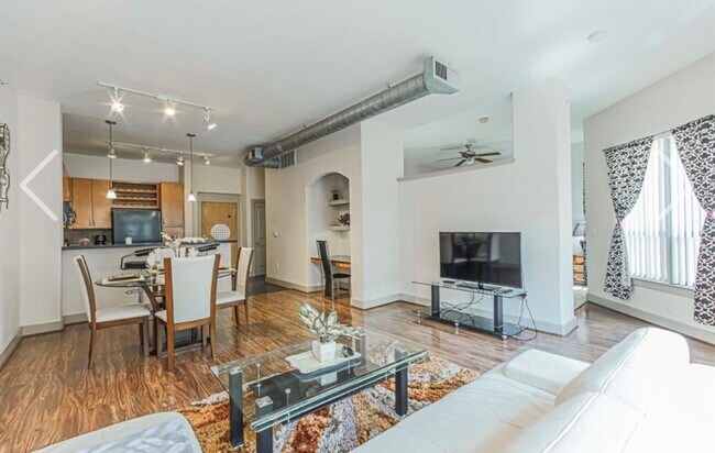 Building Photo - 1901 Post Oak Blvd