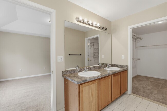 Building Photo - 35900 Abbey Dr