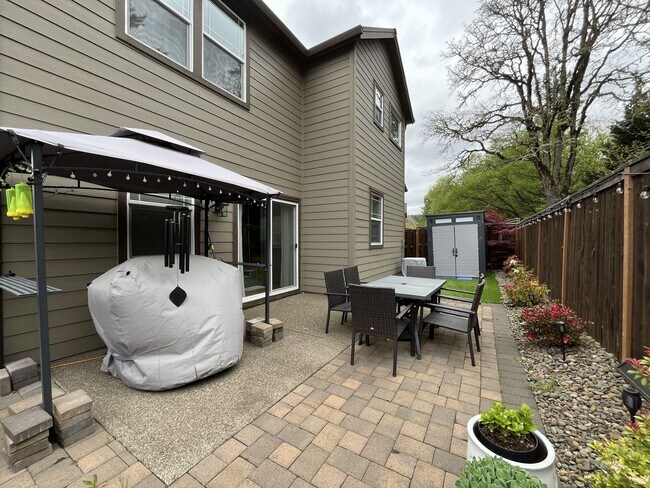 Building Photo - Open Concept 4BR Home with Island Seating, Loft & Spacious Living Room