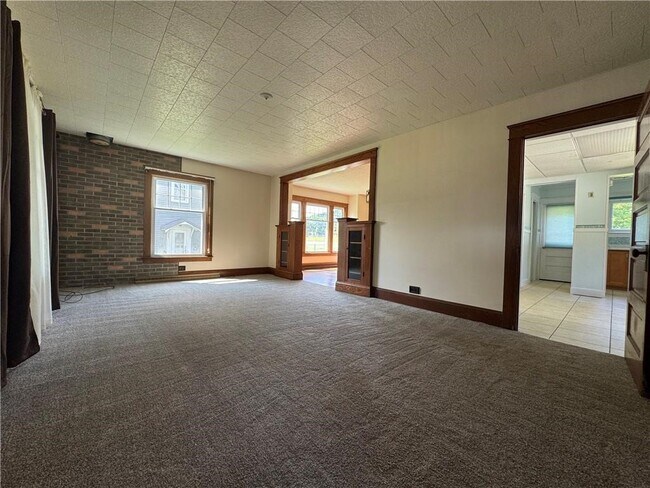 Building Photo - 129 Oakwood Ave