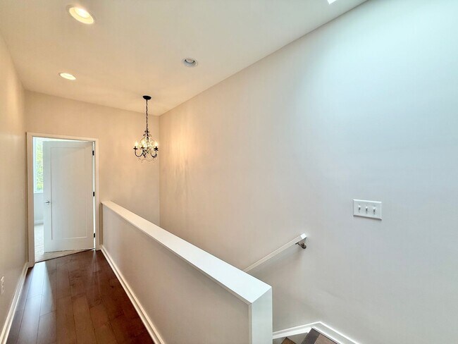 Building Photo - Premier 2BD, 2.5BA Downtown Raleigh Townho...
