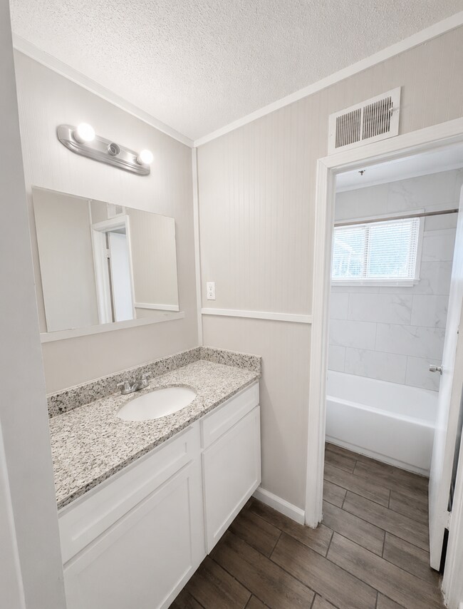 Building Photo - Charming 4BR-1BA Home! MOVE-IN SPECIAL + FREE 50" SMART TV!