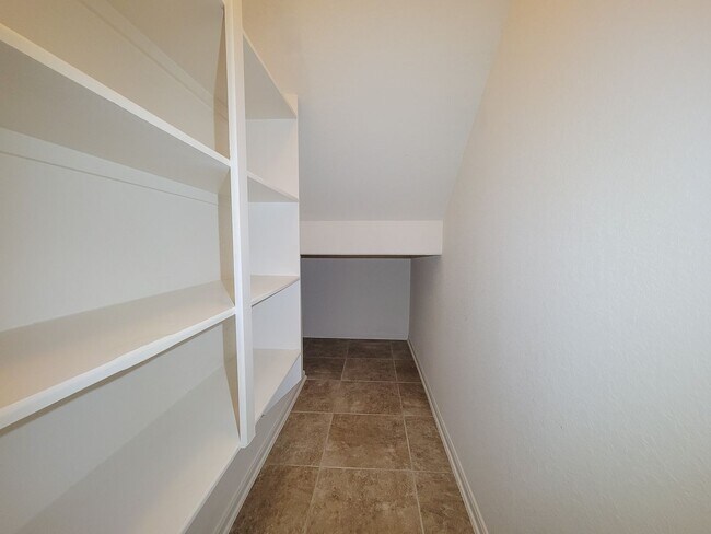 Building Photo - NEW 3 BEDROOM 2.5 BATH 2 CAR GARAGE HOME I...