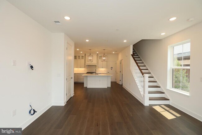 Building Photo - 14964 Deco Cir