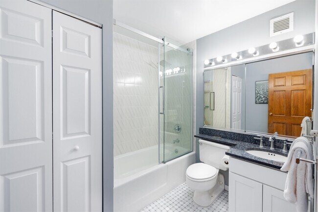 Building Photo - 1 Greene St