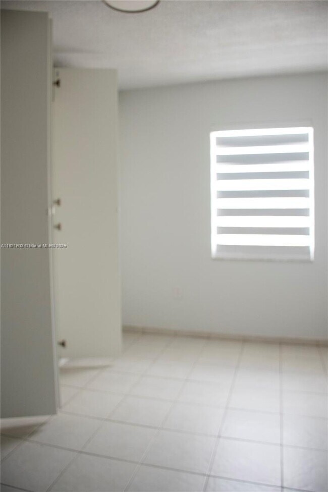 Building Photo - 110 Royal Palm Rd