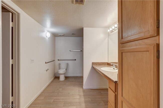 Building Photo - 45 Maleena Mesa St