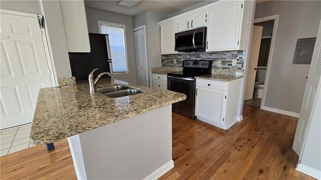 Building Photo - 1313 Red Deer Way