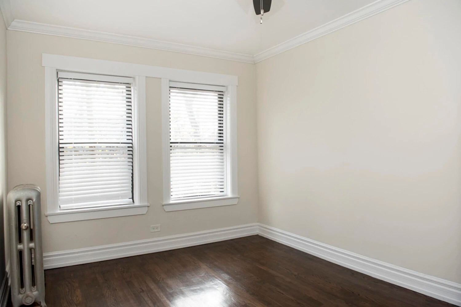 Building Photo - 1056 W Lill Ave