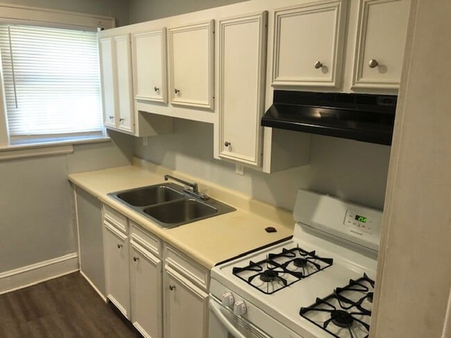 Building Photo - Remodeled Highland Duplex