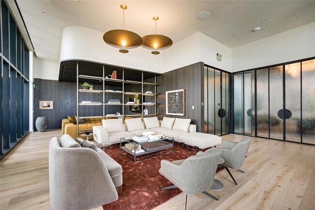 Building Photo - 610 Davis St