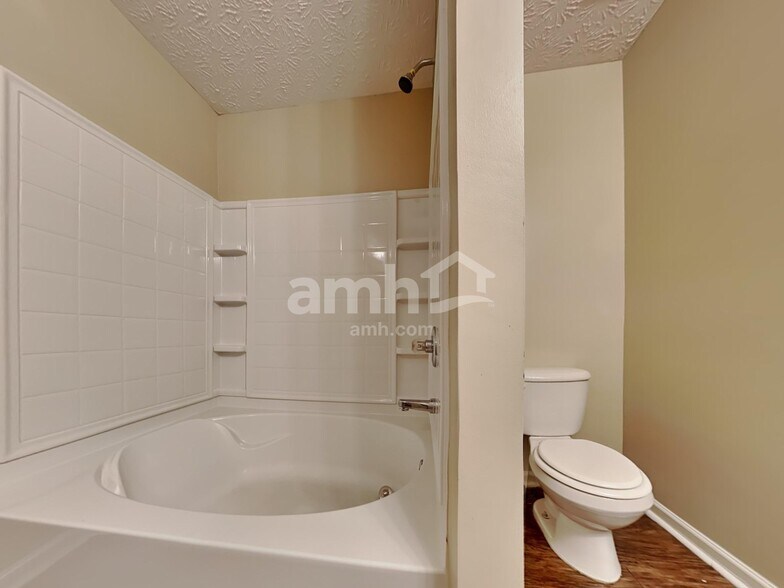 Building Photo - 70 Maxton Ave