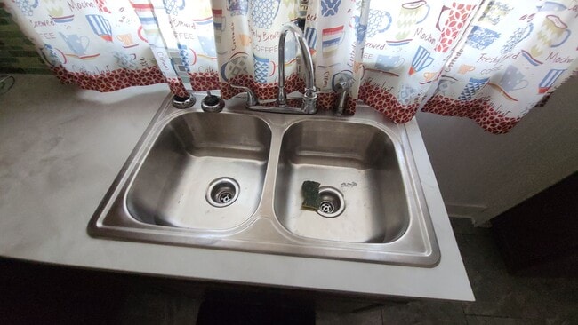 Building Photo - Move-In Ready 2BR/2BA with Garage – Great Location