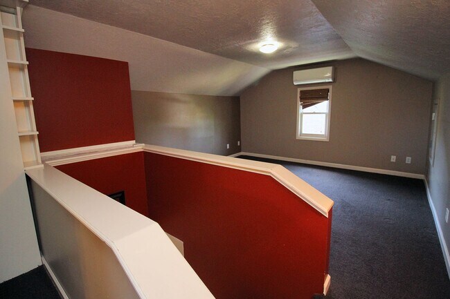 Building Photo - 6435 NE Cleveland Ave