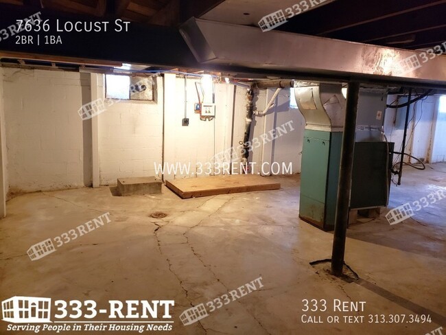 Building Photo - Location and convenience at your charming ...