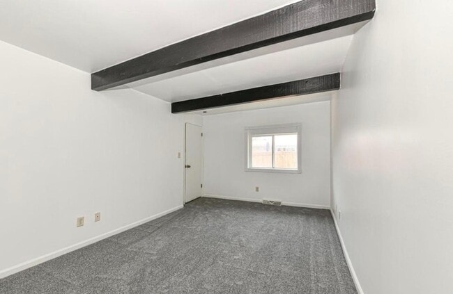 Building Photo - 2315 N Oakland Ave