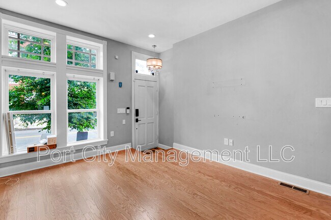 Building Photo - 1433 E Federal St