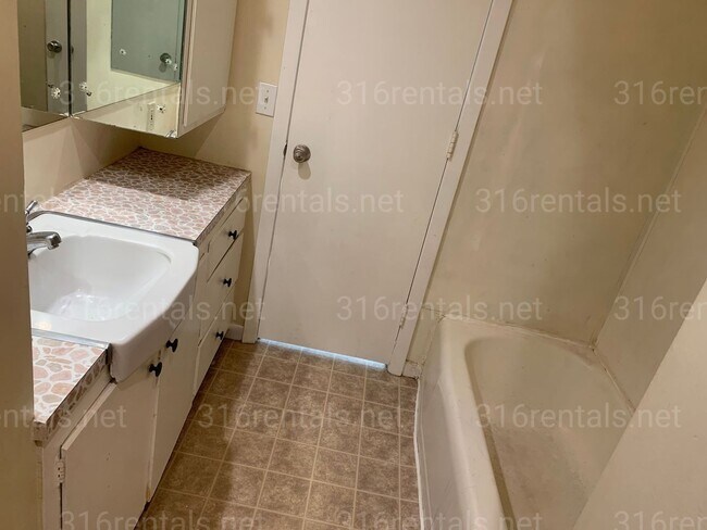 Building Photo - 830 N Pershing Ave