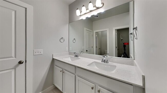 Building Photo - 17980 Lantana Loop