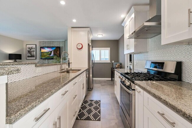 Building Photo - 3296 S Grape St