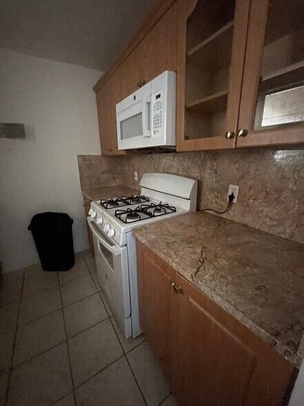 Building Photo - 1305 W 53rd St