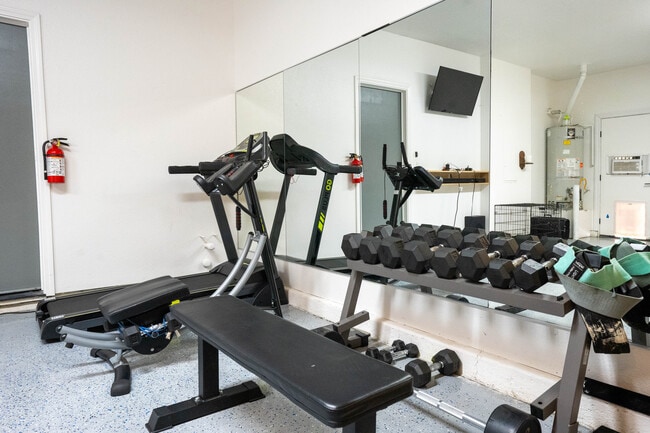 Building Photo - 1894 Pyramid Creek Dr