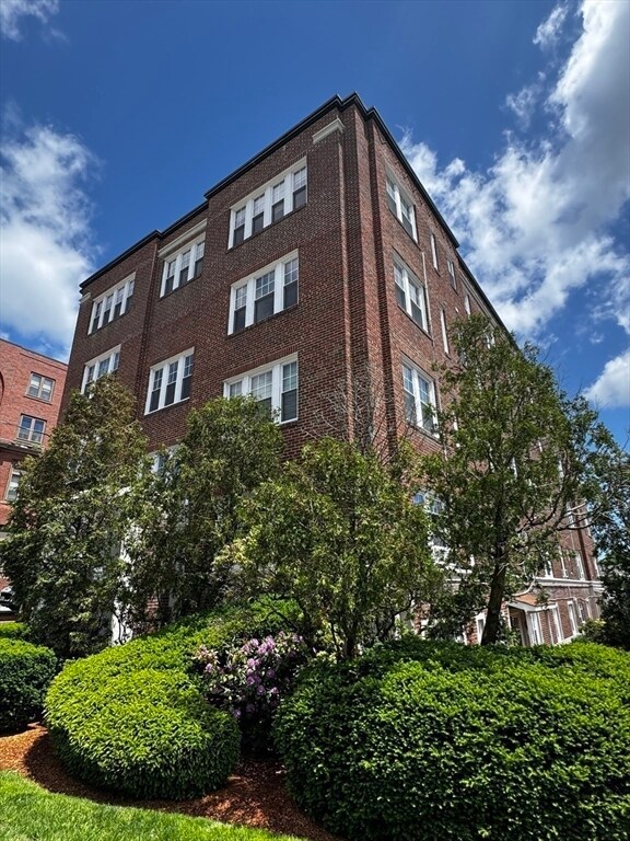 Building Photo - 21 Bradlee Rd