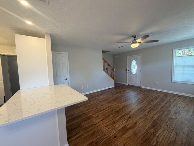 Building Photo - "Charming 4-Bedroom Home with 2.5 Baths on Knox Avenue – A Cozy Retreat in Hollister, MO!"