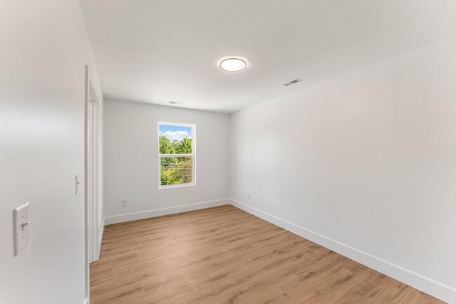 Building Photo - 3425 Garden Dr