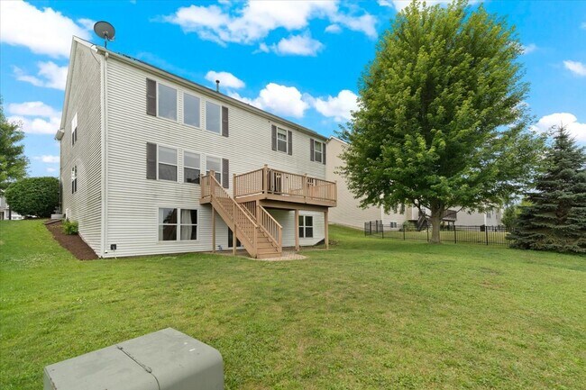 Building Photo - 966 Forest View Way