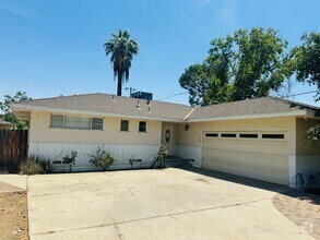 Building Photo - Charming property in Bakersfield – Minutes...