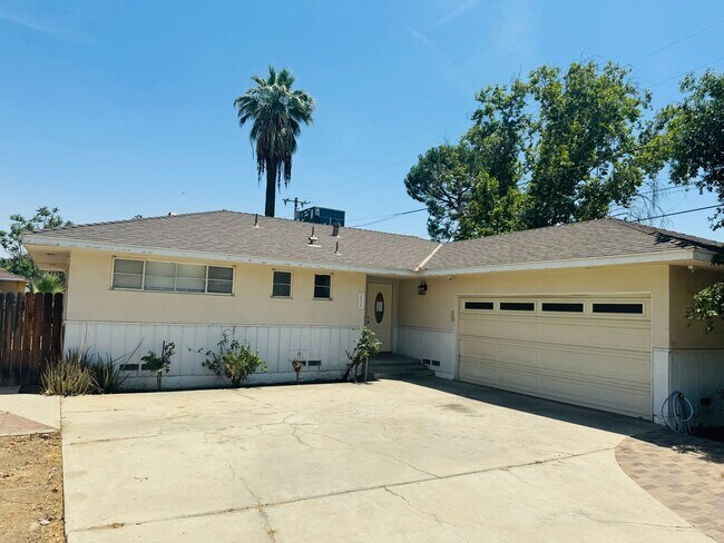 Primary Photo - Charming property in Bakersfield – Minutes...