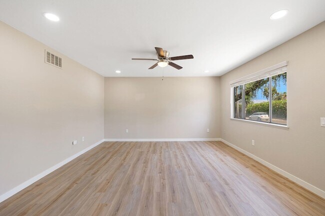 Building Photo - 46869 CA-74