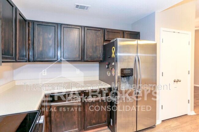 Building Photo - 1614 Twisted Oak Dr