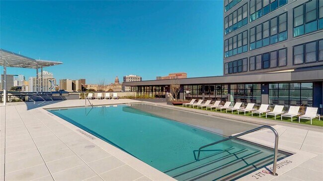 Building Photo - 800 Embassy Dr