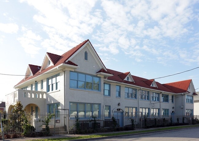 Building Photo - 1519 Bennett Ave