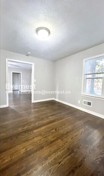 Building Photo - 9611 E 33rd St S