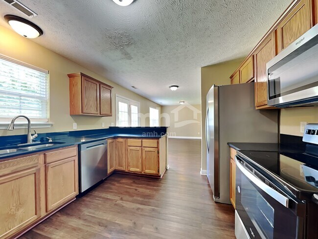 Building Photo - 6012 Mountview Dr