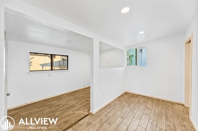Building Photo - Beautifully Updated 1 Bed/1 Bath Single-Fa...