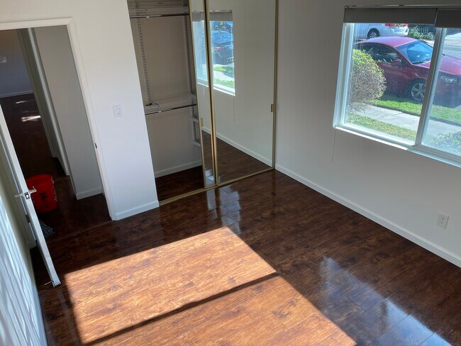 Building Photo - 3045 E Theresa St