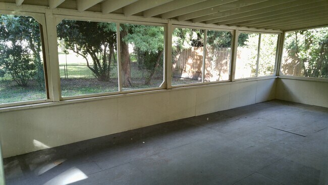 Building Photo - 3 Bedroom, 2 Bath in Idylwild area