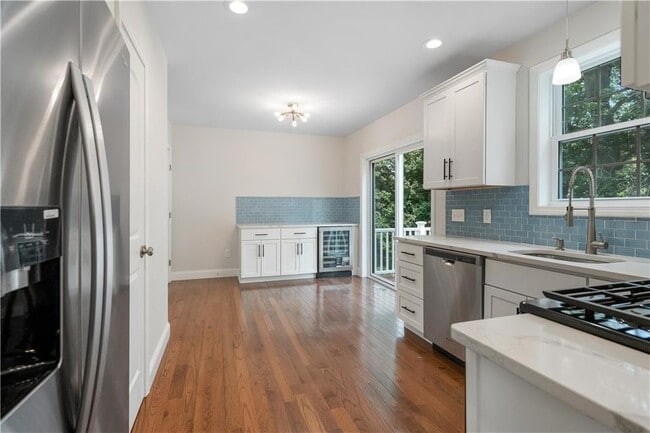 Building Photo - 8 Seabreeze Terrace