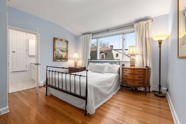 Building Photo - 10 Chester St