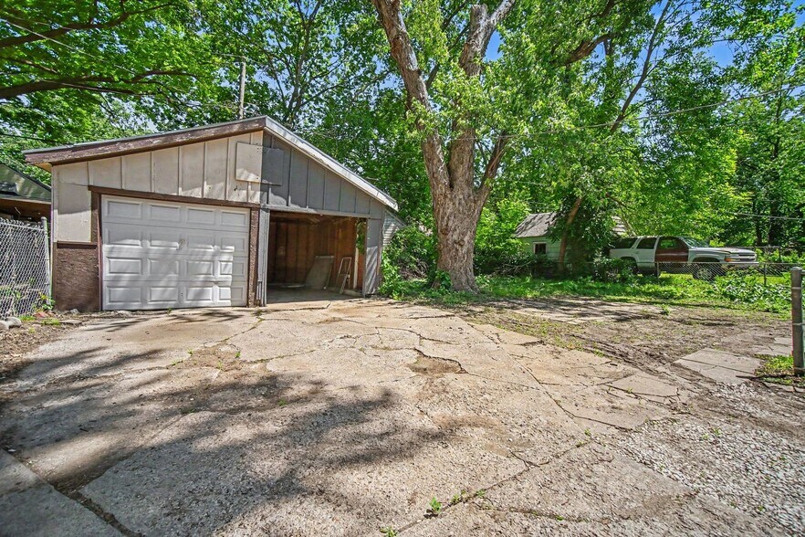 Building Photo - 6431 S Benton Ave