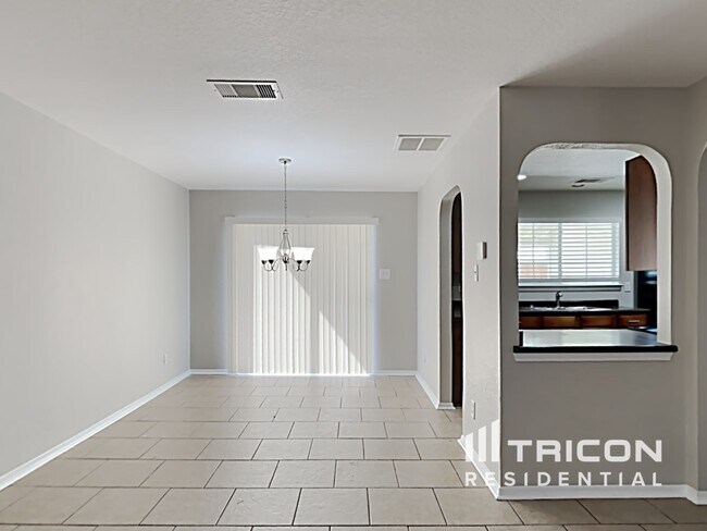 Building Photo - 10235 Shady Meadows
