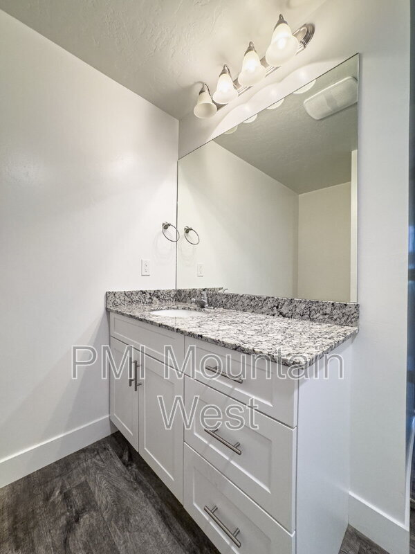 Building Photo - 875 S Depot St